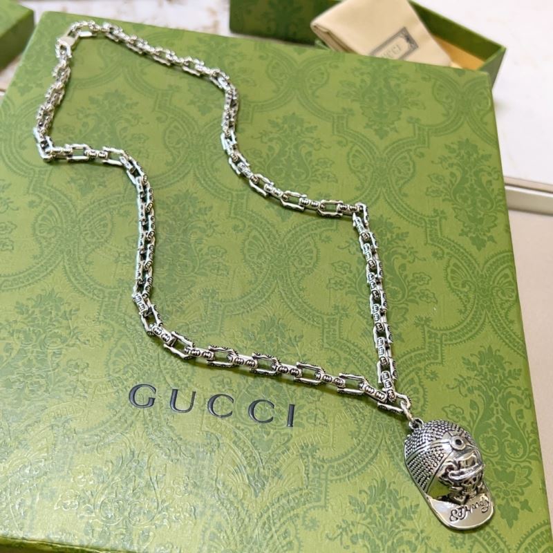 G*u*i necklaces